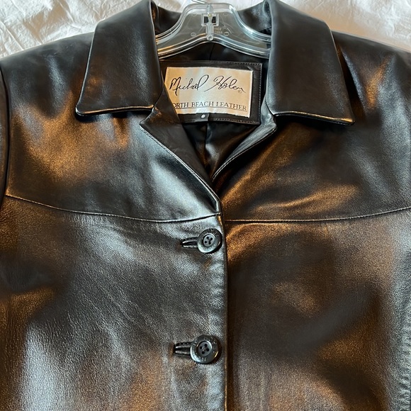 Women’s Michael Hoban Leather Jacket. Size 8 Classic Black. 5 Button down. - Picture 4 of 9